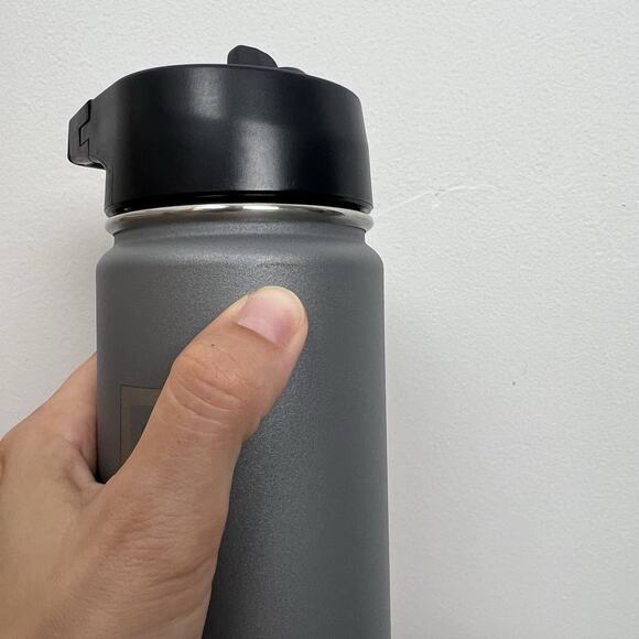 NEW - IRON °FLASK 22oz Camping & Hiking Hydration Flask Stainless Steel Gray - Picture 4 of 8